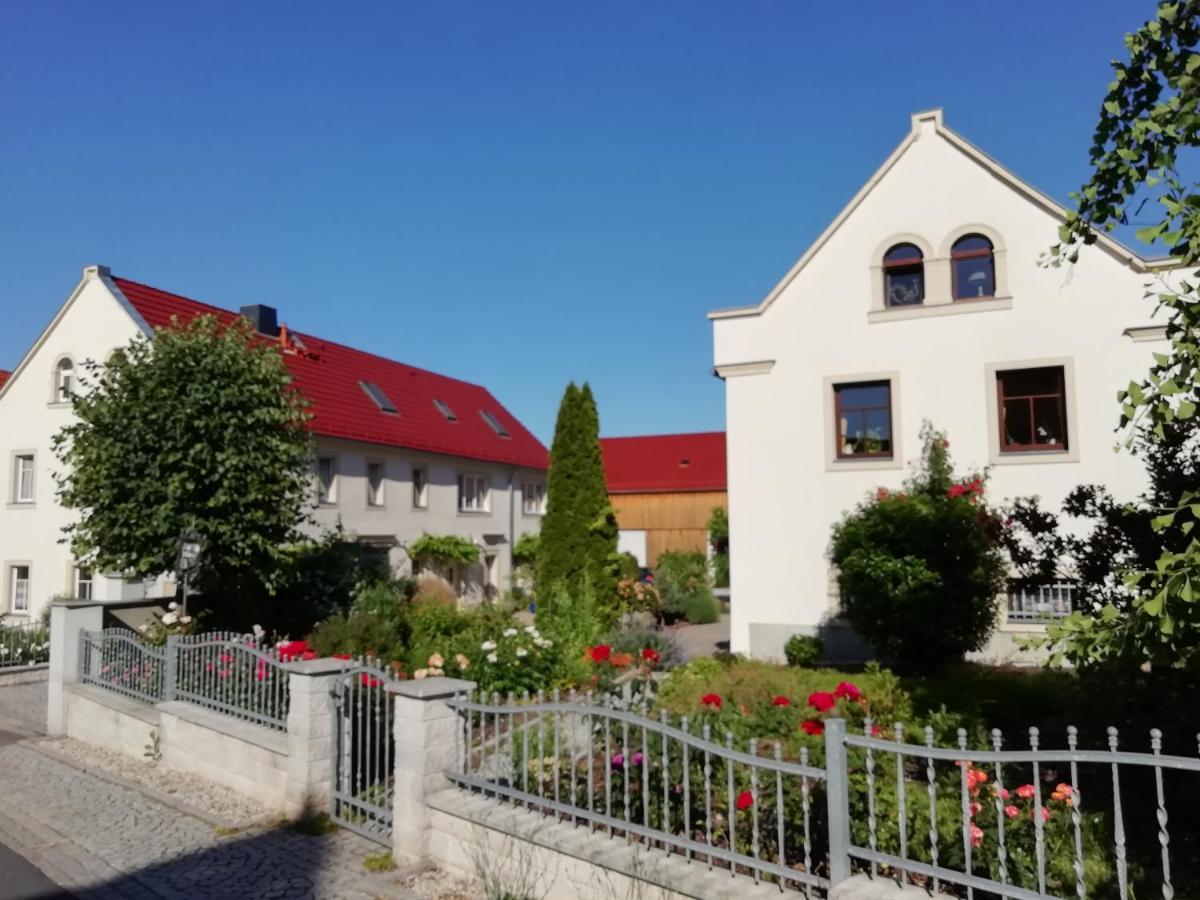 Ferienhof Graefe - 3-Seiten Hof Mit Grossem Garten, Pool & Sauna Meißen Eksteriør bilde